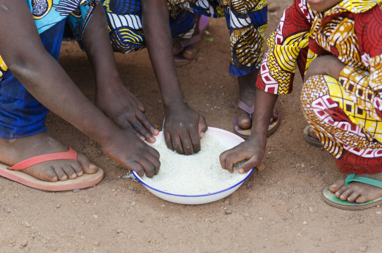 美国大米将作为食物援助项目的一部分运往西非